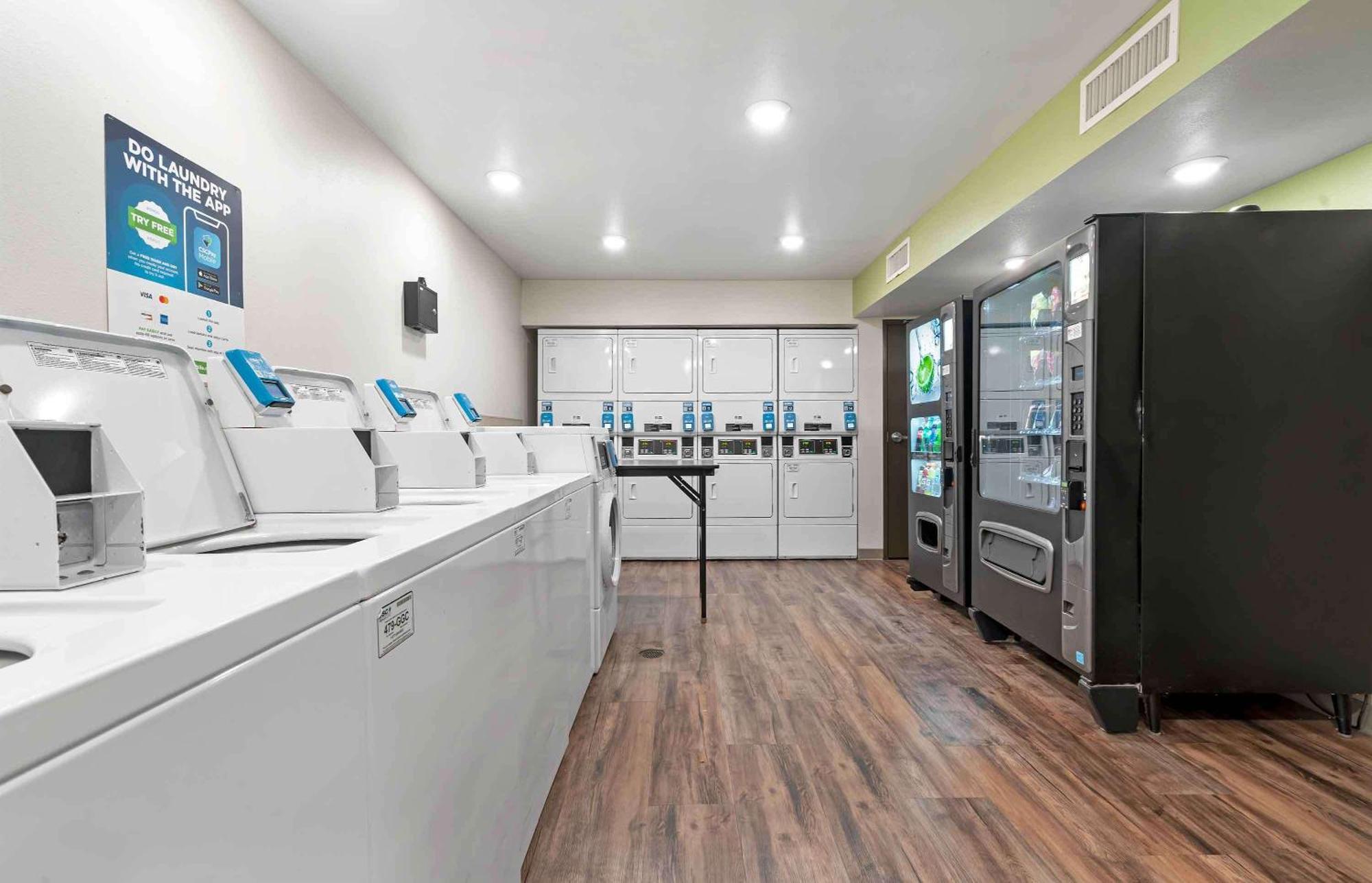 Extended Stay America Select Suites - Orlando - Airport Bagian luar foto